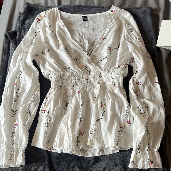 ❣️3/$30 SHEIN Ruffle Hem, Wrap, Shirred Waist top - Picture 3 of 7